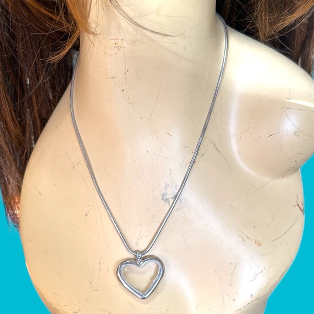 TRANSPARENT HEART NECKLACE‎